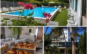 B&B Promenade Hotel Simple con Piscina